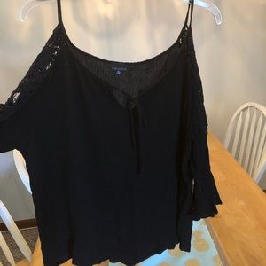 Cold shoulder crocheted cut out top size 2X
